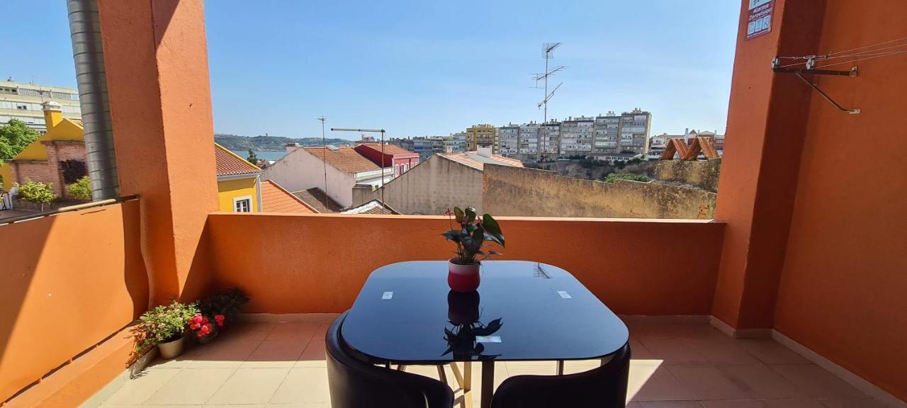 Apartamento Relax In Lisbon For 4 People With Terrace And Parking Exterior foto